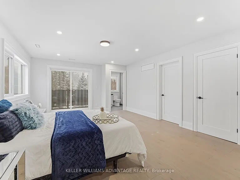 711 Hillview Cres — Photo 34