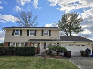 18 1st Ave, Monroe Township, NJ 08831