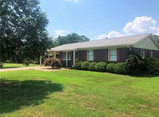 1127 Briarwood Dr, Seneca, SC 29672