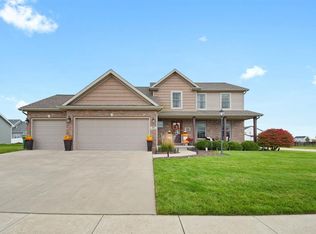 501 E Country Ridge Dr, Mahomet, IL 61853