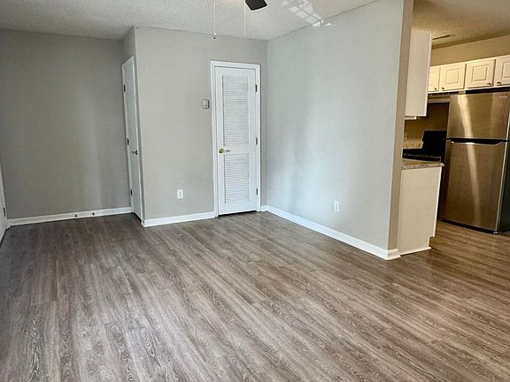 3rd image of 1231 Westpointe Dr #2