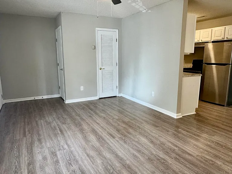 1231 Westpointe Dr #2 — Photo 3