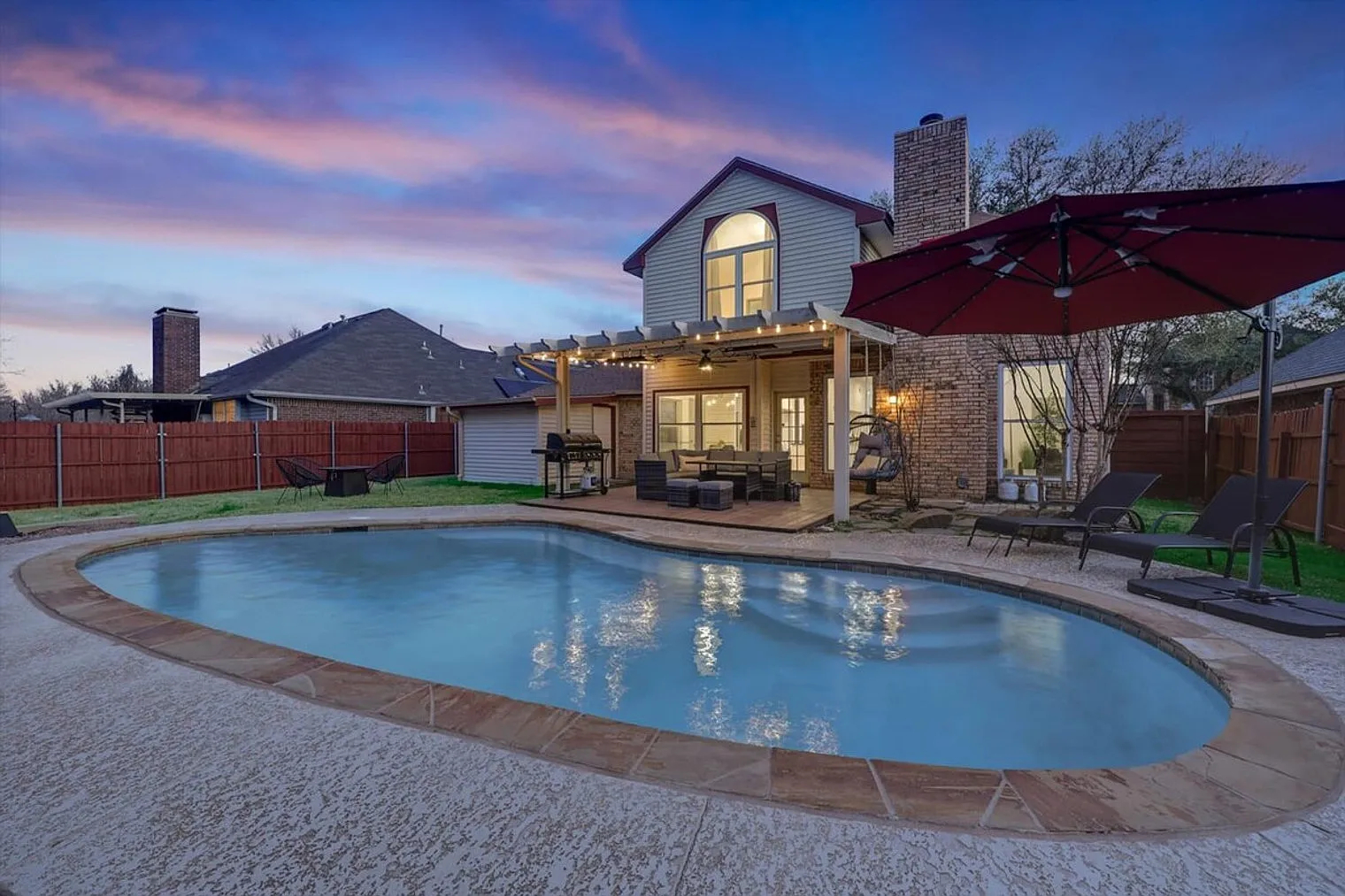 4 bed, 2.0 bath, 1872 sqft, $7,613 — Photo 3