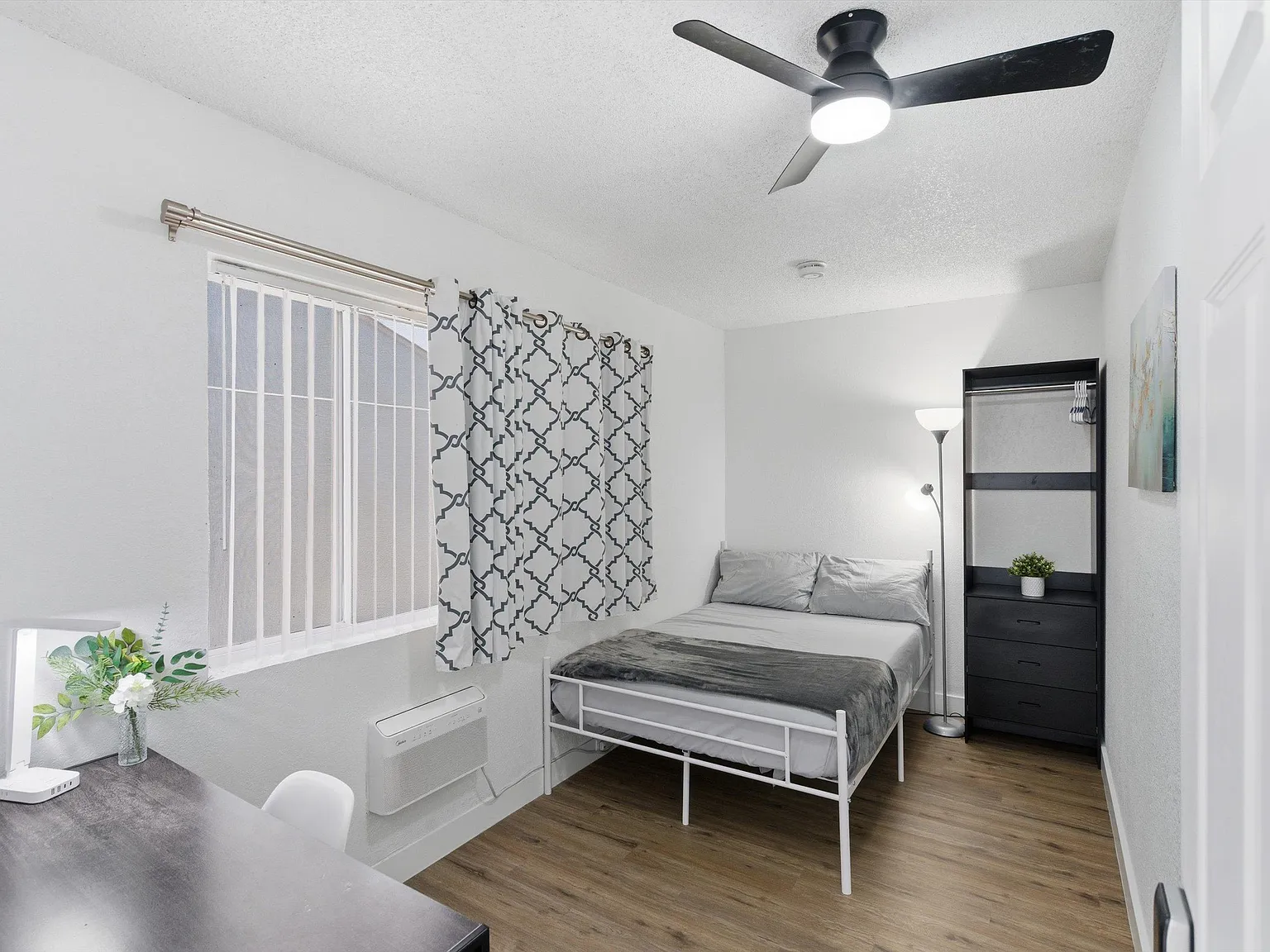 4 bed, 3.0 bath, 2092 sqft, $806 — Photo 1