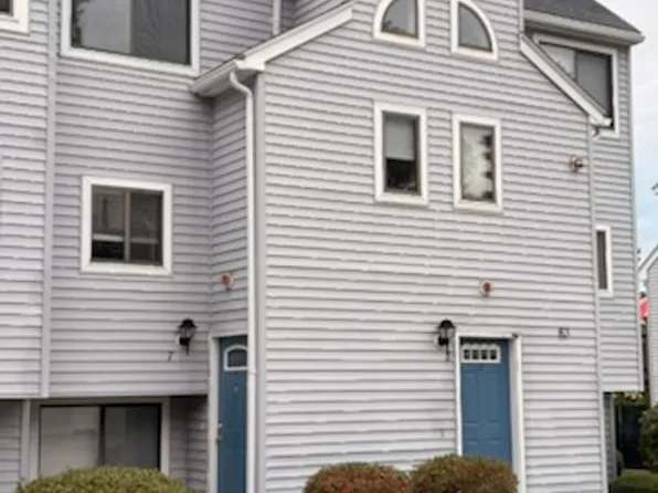 63 Evergreens Dr APT 7, Laconia, NH 03246