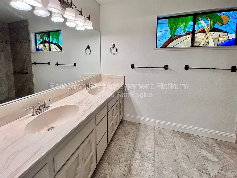 9193 N Fowler Ave — Photo 20