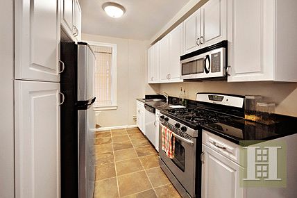 2nd image of 160 W 77th St APT 5C