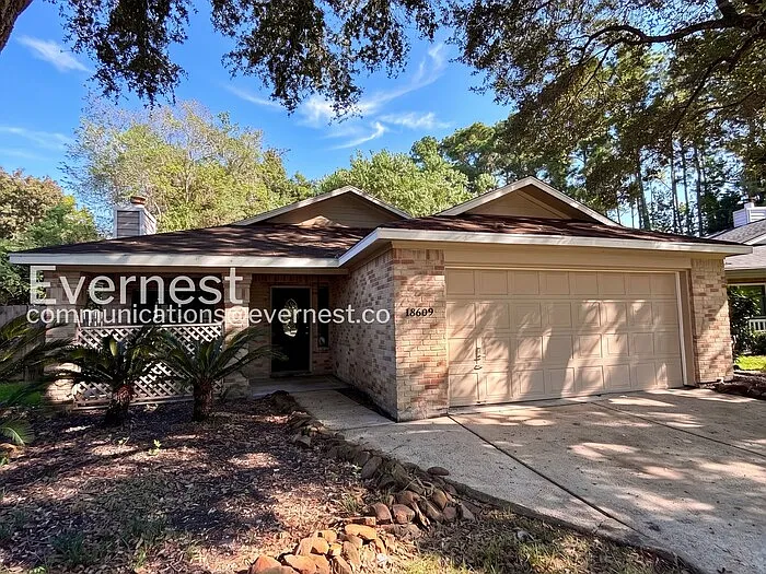 3 bed, 2.0 bath, 1449 sqft, $1,795 — Photo 2