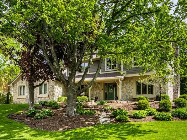 725 Sugarbush Dr, Zionsville, IN 46077