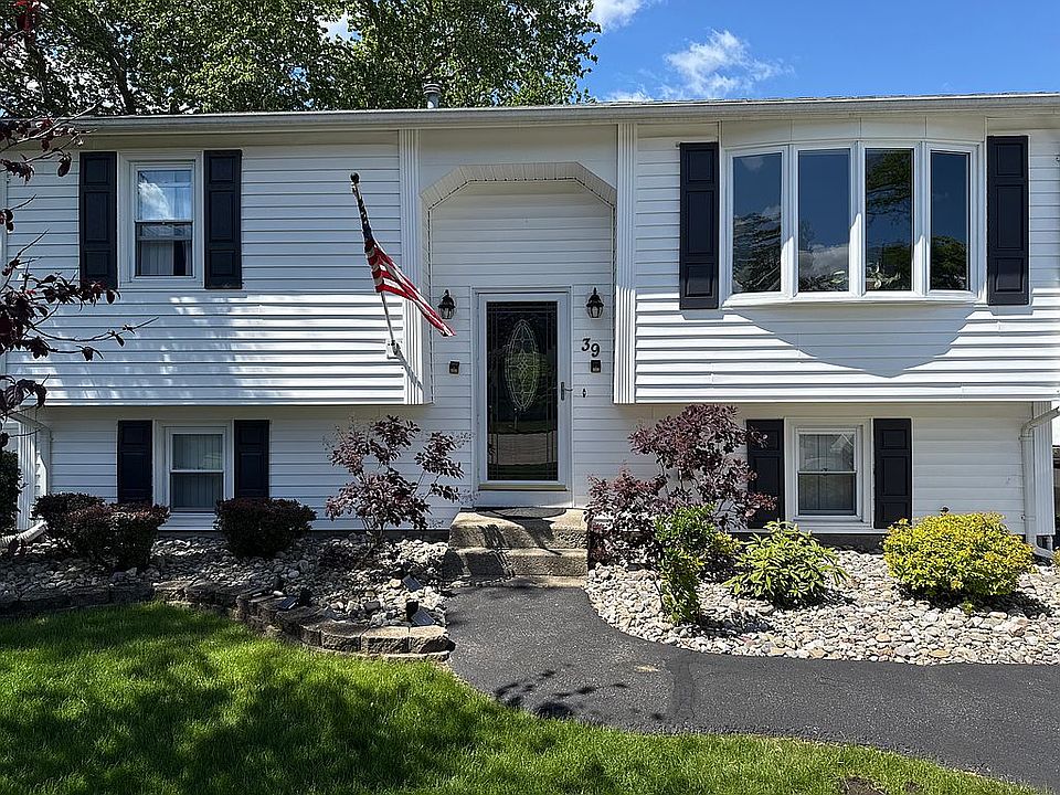 1st image of 39 Gateway Ct