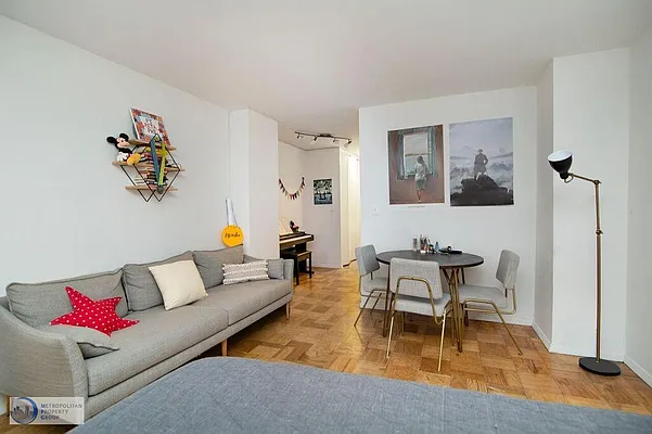 Rented by Metropolitan Property Group | media 13