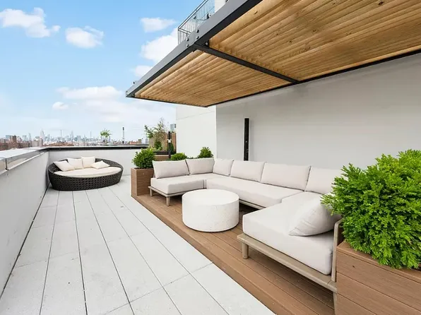 260 Gold Street image 23 of 28