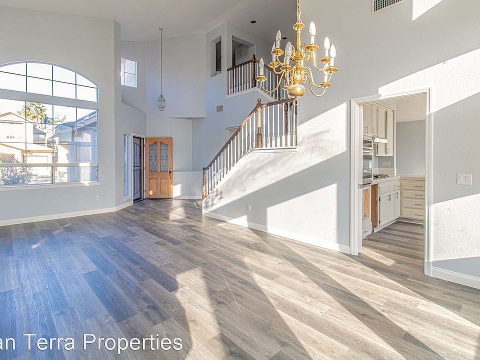 1st image of 1116 Corrales Ln
