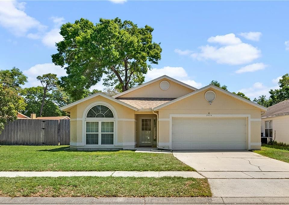 1st image of 1924 Windsor Oak Dr