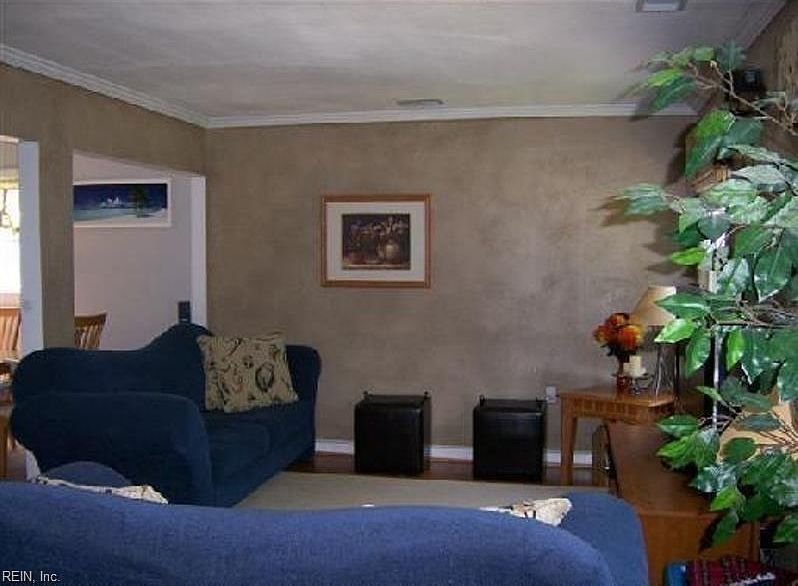 1st image of 1441 Longwood Dr