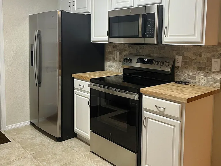 2030 SE Watercrest St — Photo 9