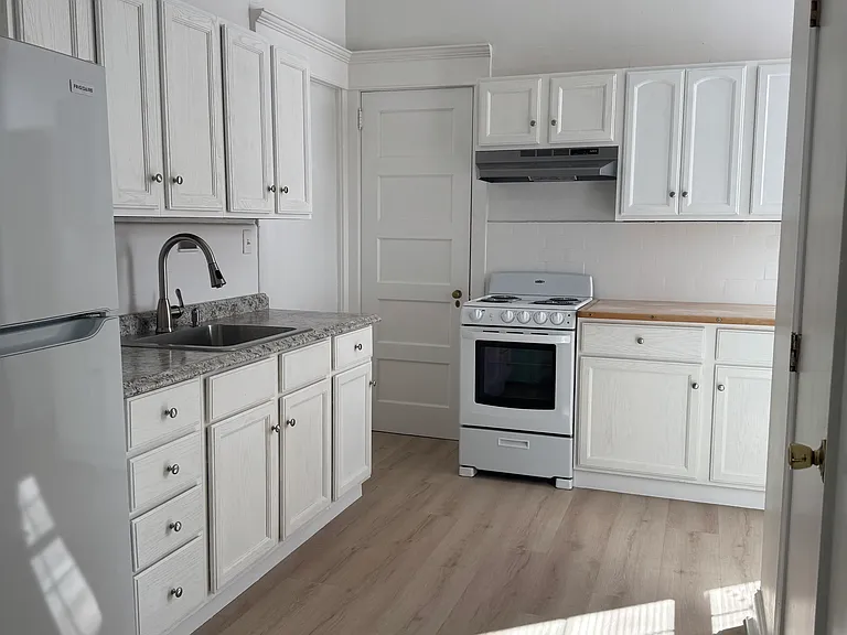 800 Concord Ave #B — Photo 3