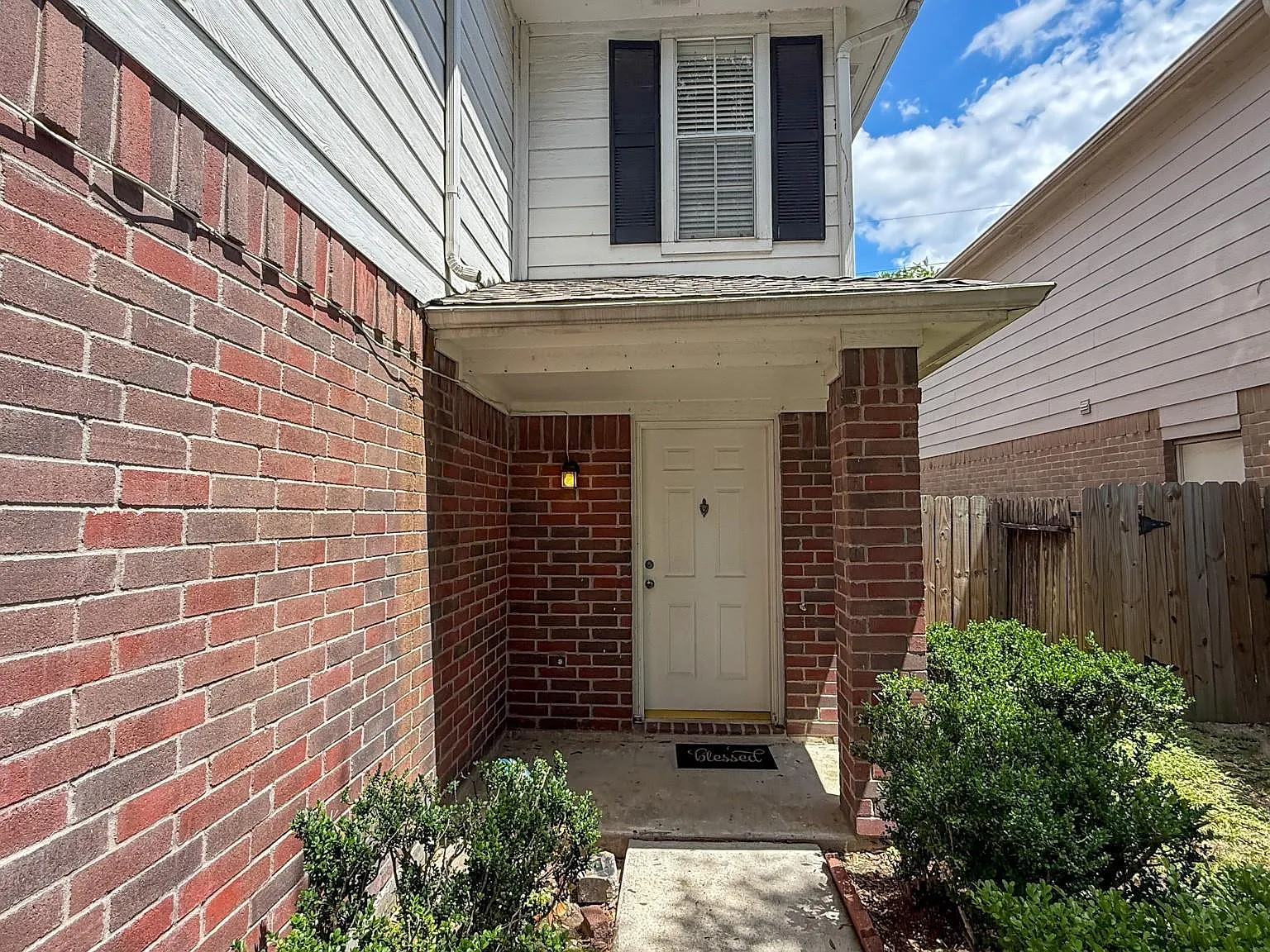 4 bed, 2.5 bath, 1892 sqft, $1,945 — Photo 3