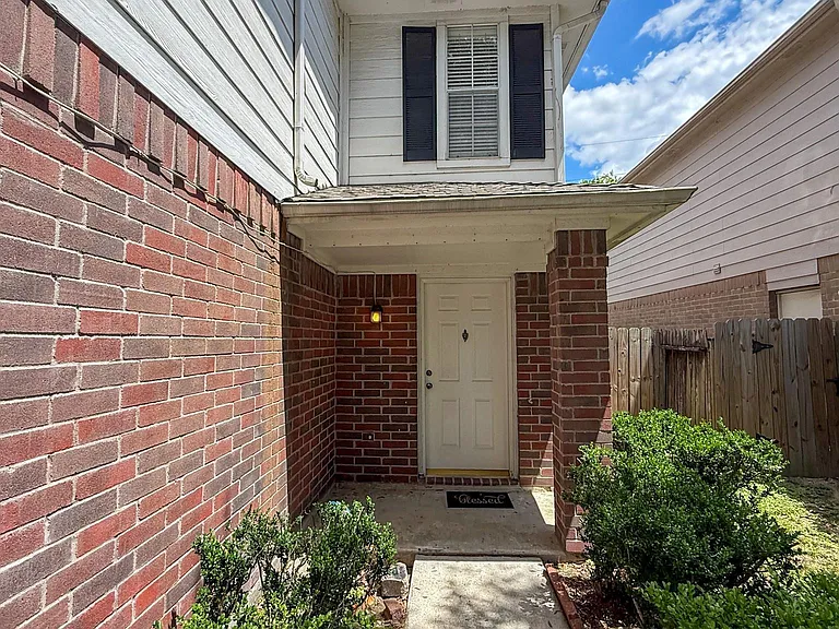 503 Willow West Dr — Photo 3