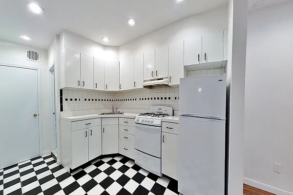 Rented by CitySites Real Estate Group | media 20