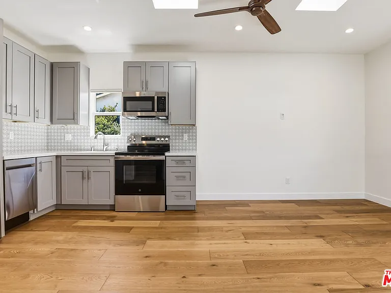 2912 Frances Ave — Photo 6