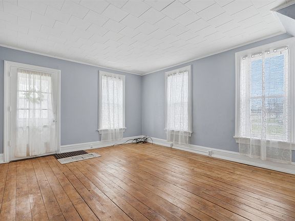 5th image of 1860 E Ave NW