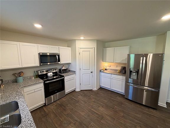 3rd image of 281 Somerton Ln