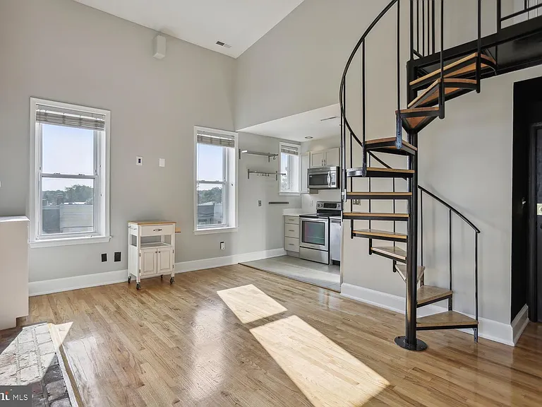 676 4th St NE #402 — Photo 2