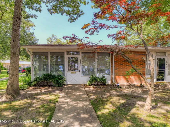 105A Edinburgh Lane, Lakewood, NJ 08701