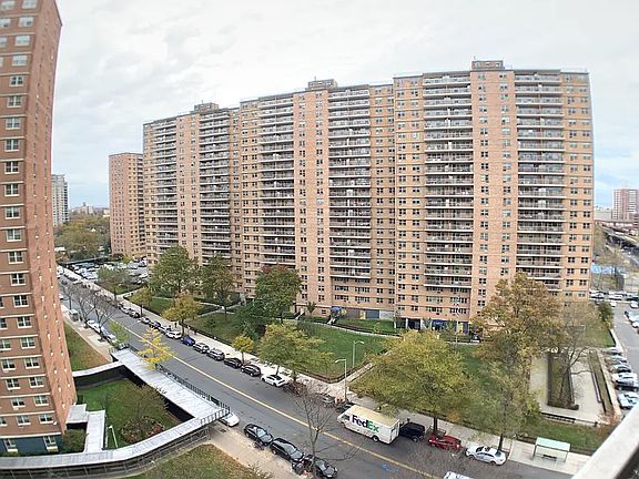 4th image of 2940 W 5th St APT 12E