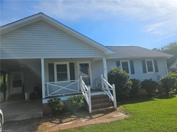 146 E 3rd St, Denton, NC 27239