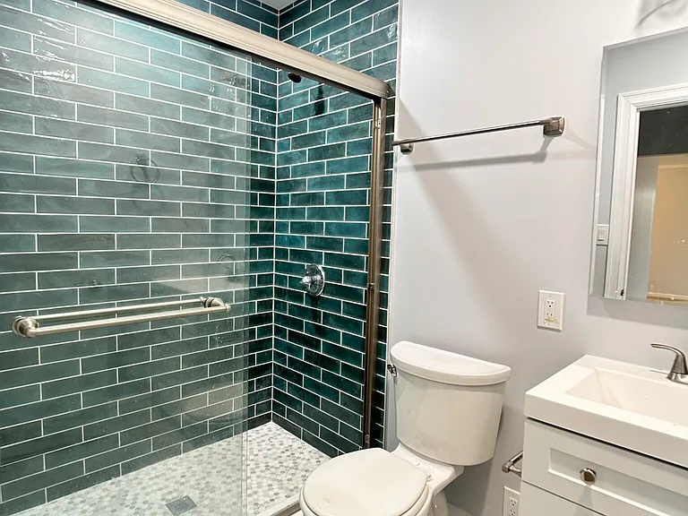 186 Lake Shore Rd #4 — Photo 2