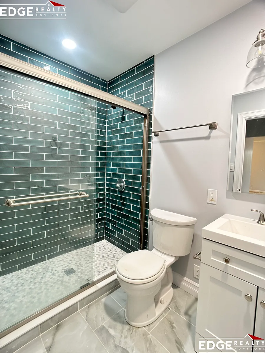 Building Photo - 186 Lake Shore Rd #4
