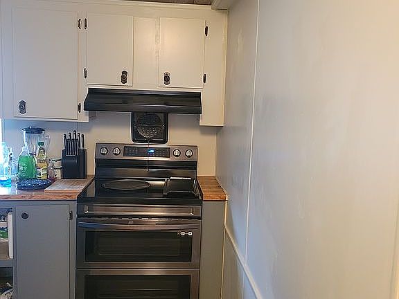 5th image of 33 Rose Dr