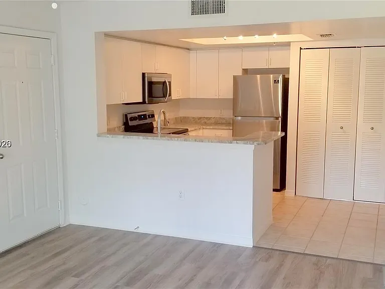 4195 N Haverhill Rd #303 — Photo 2