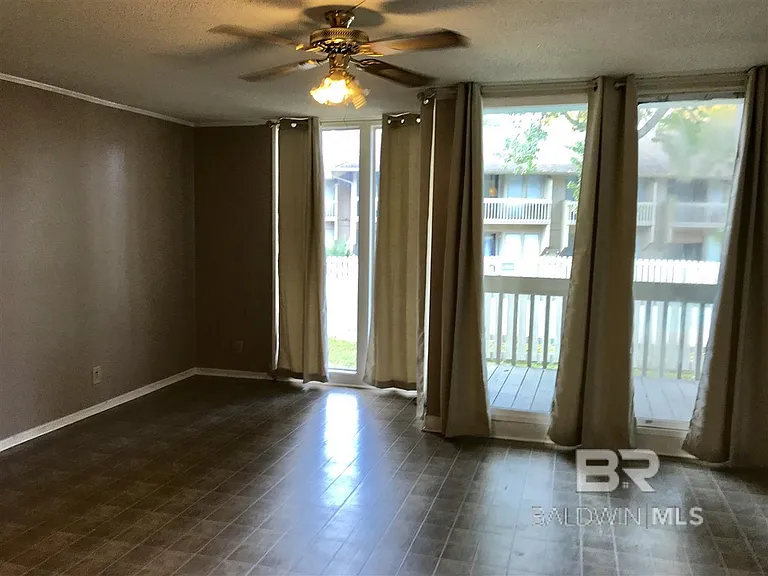 1050 Seacliff Dr N #1050 — Photo 10