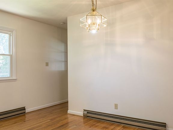 4th image of 310 Cedar St