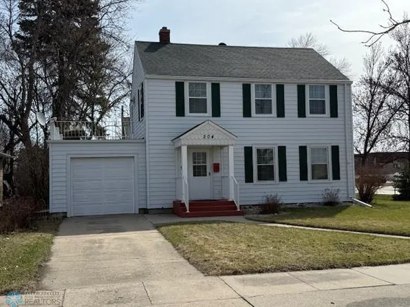 204 8th St N, Wahpeton, ND 58075