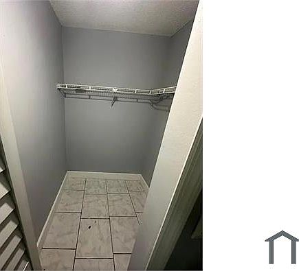 5th image of 207 NW 32nd Ct
