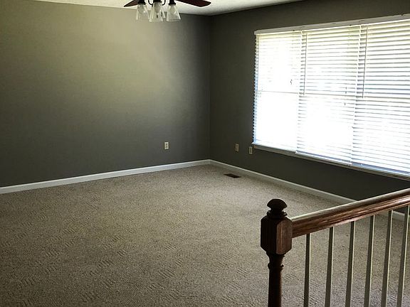 4th image of 415 Greenland Ln