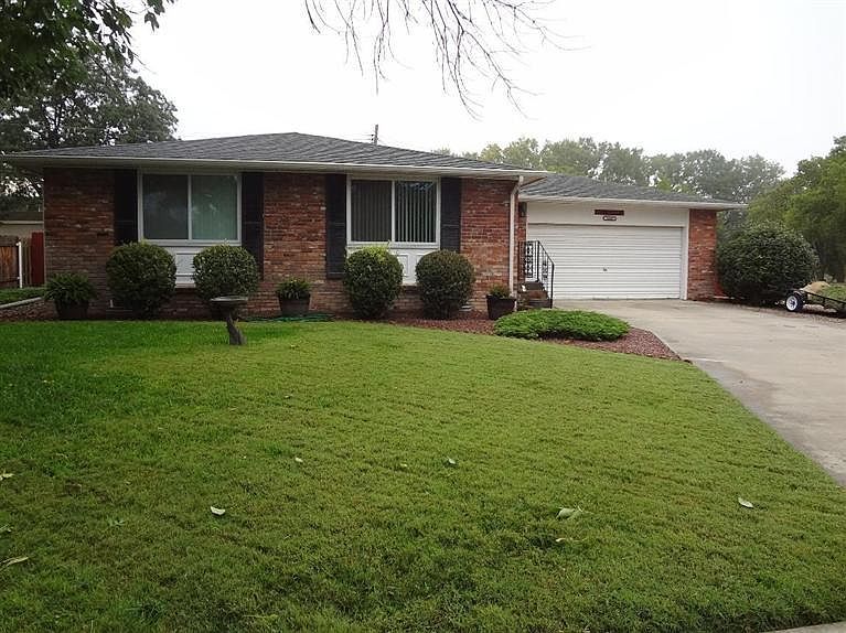 1st image of 2401 Lincoln Dr