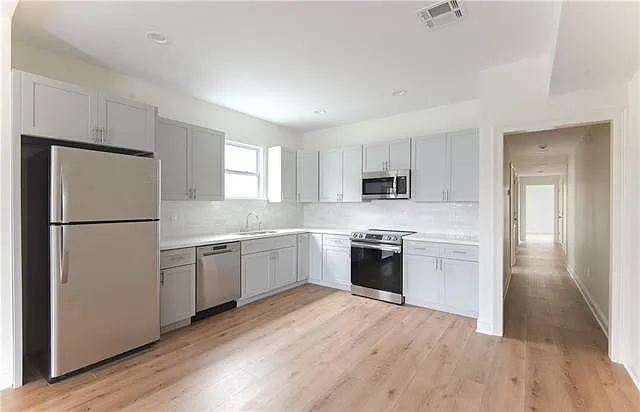 3 bed, 2.0 bath, 1126 sqft, $2,000 — Photo 4