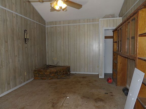 5th image of 402 Keith St