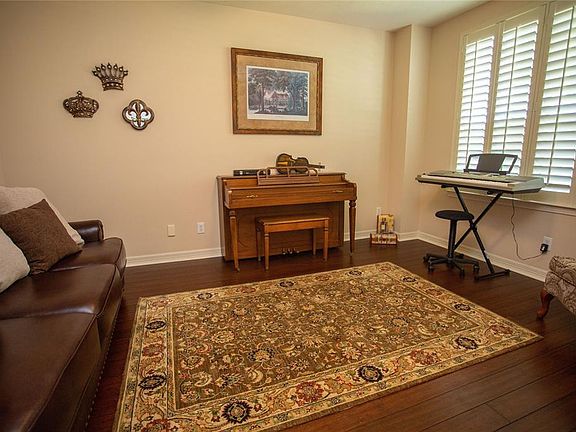 4th image of 3909 Summer Manor Dr