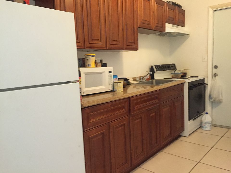 1st image of 898 SE 2nd Pl APT 4