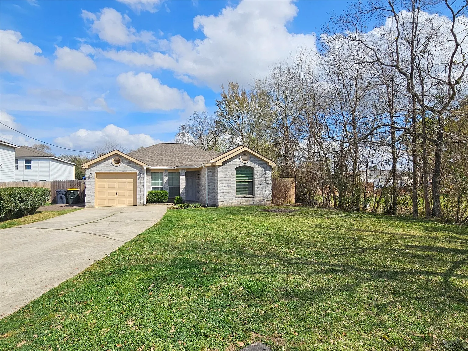 4 bed, 2.0 bath, 1416 sqft, $1,625 — Photo 2