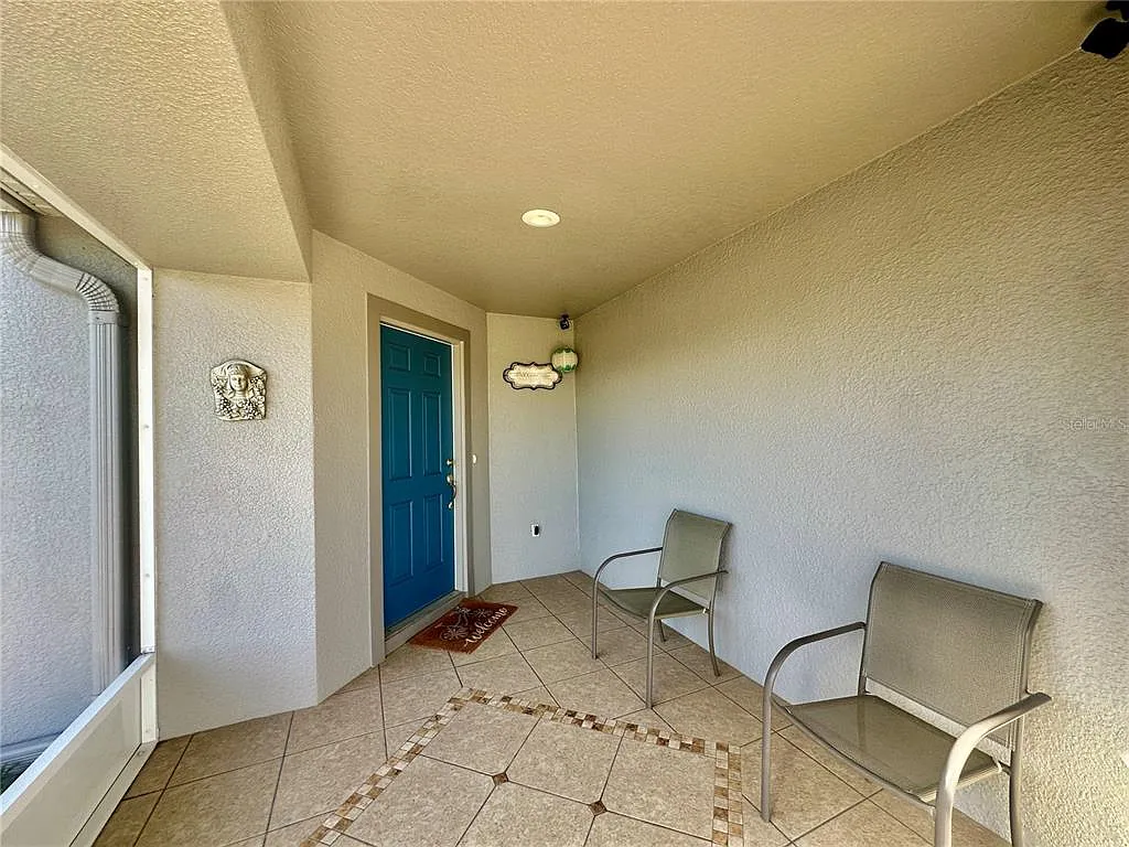 3 bed, 2.0 bath, 1716 sqft, $1,900 — Photo 2