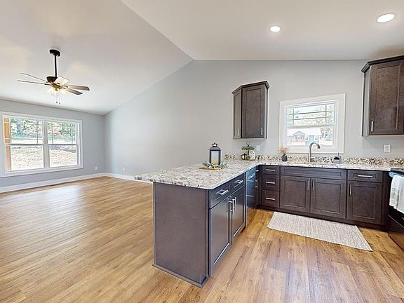 5th image of 395 Dayton Ave
