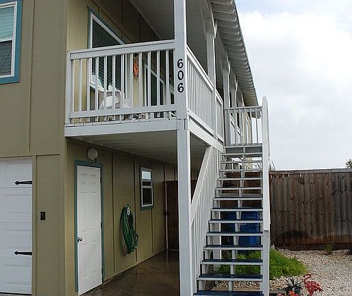 3rd image of 606 W Avenue A