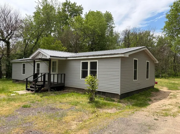 2216 S 17th St, Niles, MI 49120